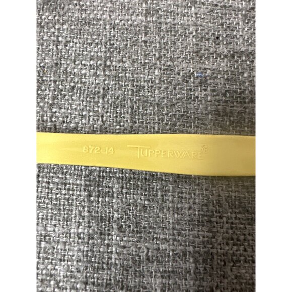 Vintage Tupperware Yellow Harvest Gold Serving Small Condiment Spoon Replacement - Picture 2 of 3